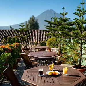 hotel-la-catedral.guatemalaantiguahotels.com/